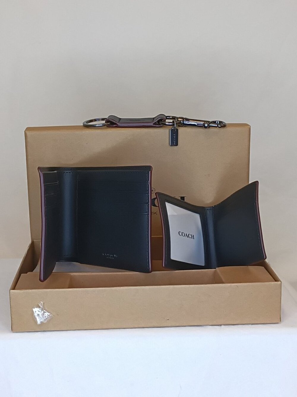 Coach Box Set - Picture 3 of 3